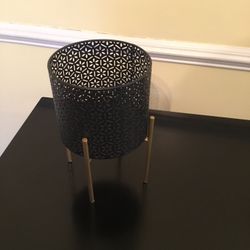 Large Round Candle Holder (black with brass legs)