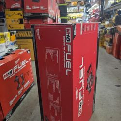 Milwaukee
M18 FUEL 18V Lithium-lon Cordless 7-1/4 in. Rear Handle Circular Saw (Tool-Only)