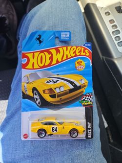 Hotwheels Ferrari 365 GTB4 competizione moc yellow