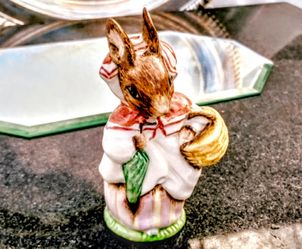 BEATRIX POTTER Mrs Rabbit