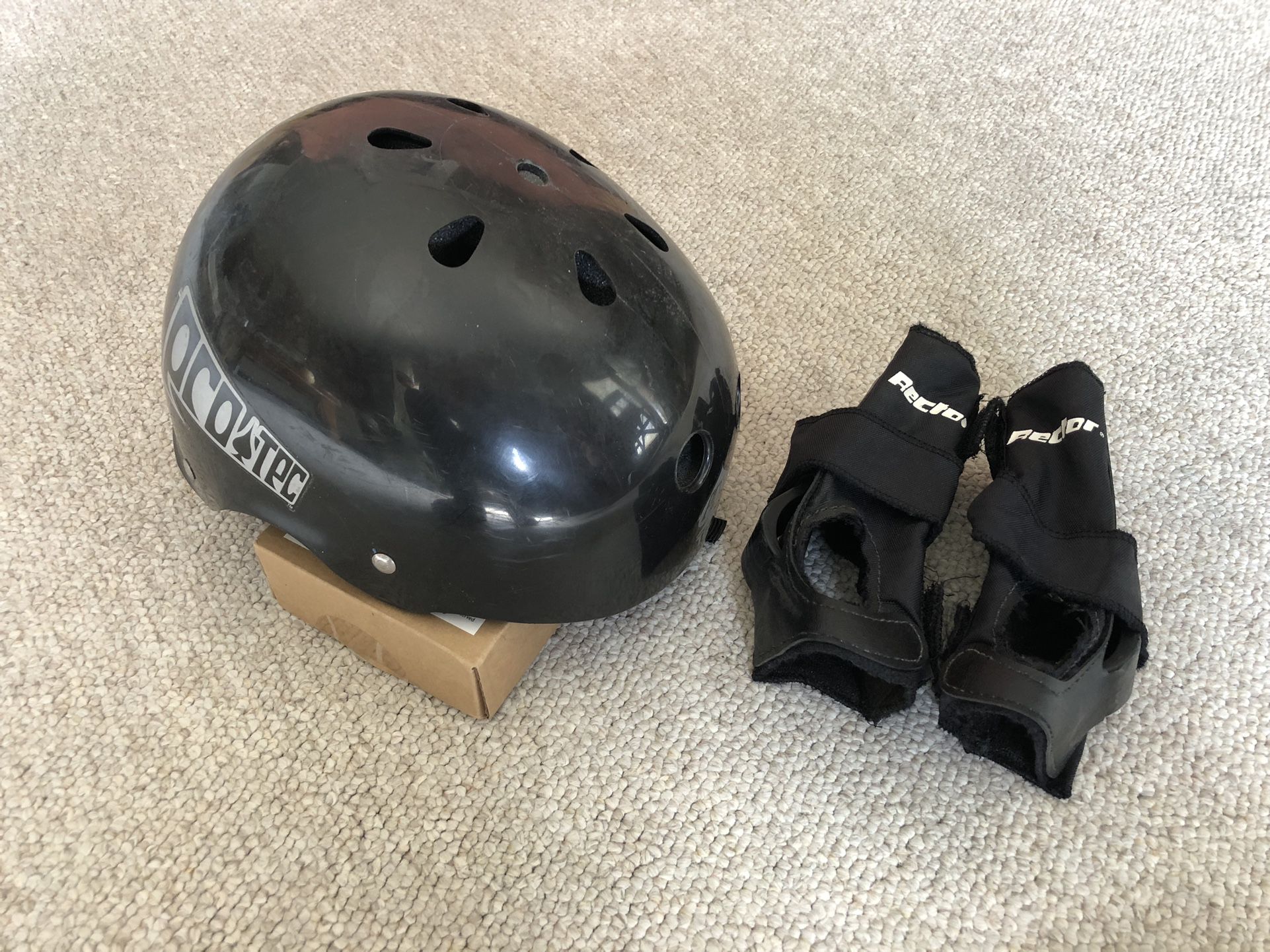 PROTEC skateboarding Helmet And Wrist Guards