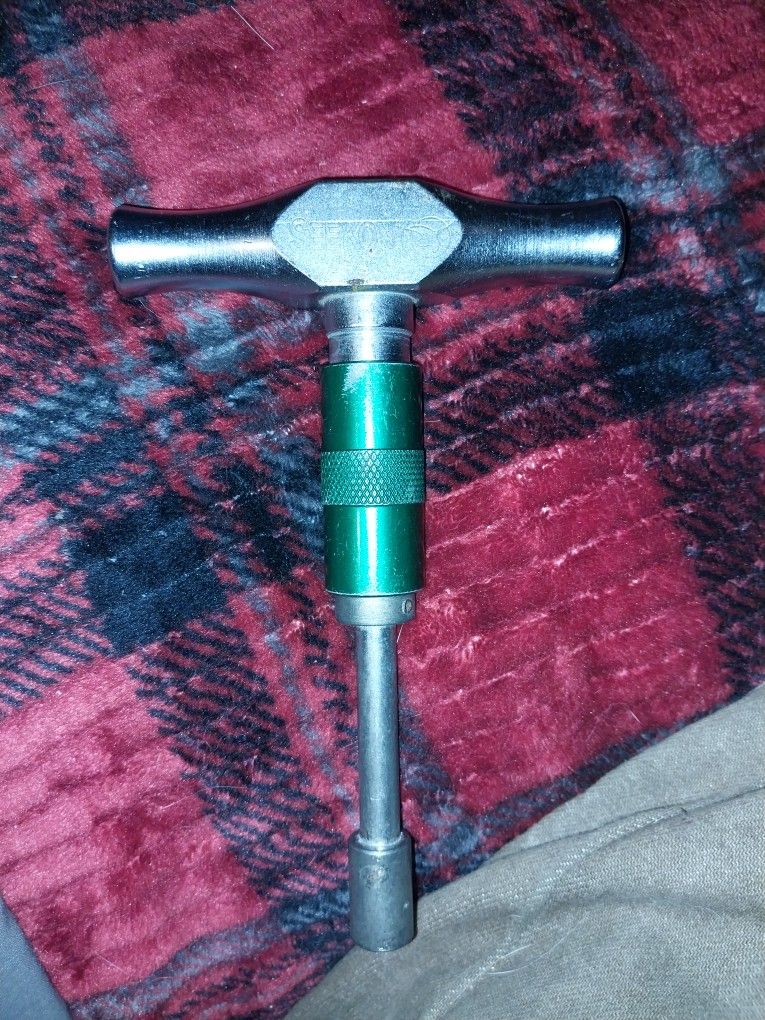 Plumbers Torqe Wrench 80lbs