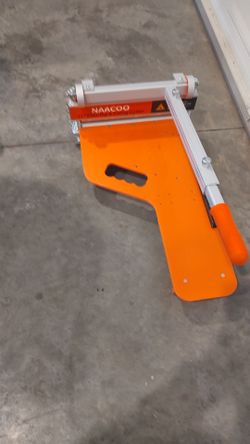 Lvp flooring cutter / spacers
