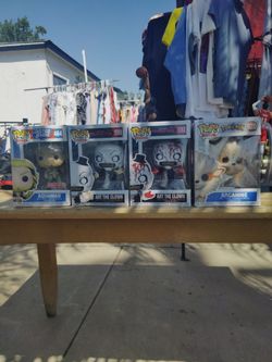 4 Pops action figures