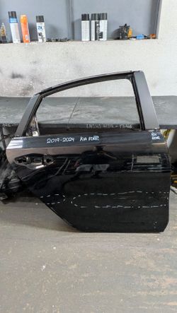2019-2020-20211-2022-2023-2024  KIA FORTE REAR RIGHT DOOR OEM #11131