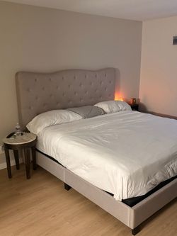 King Size Upholstered Bed Frame and Mattress/tufted platform bed