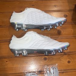 Size 10.5 Under Armour Men’s Magnetico Elite 3 FG Soccer Cleats