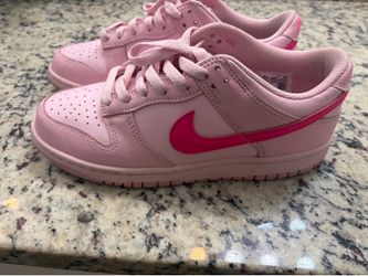 Nike triple pink dunks