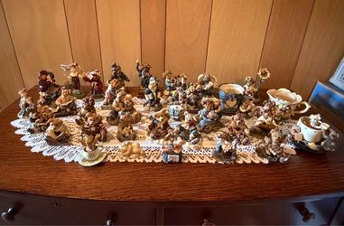 Lot of 33 Vintage Boyds Bear Figurines