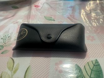 (BLACK RAY BAN LUXOTTICA SUNGLASSES & WITH BLACK LEATHER CASE)