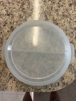 MEAL SUPERSEAL CARRIER 8'' X 2'' DIAMETER X1 /2 DEEP. Has scratches from use