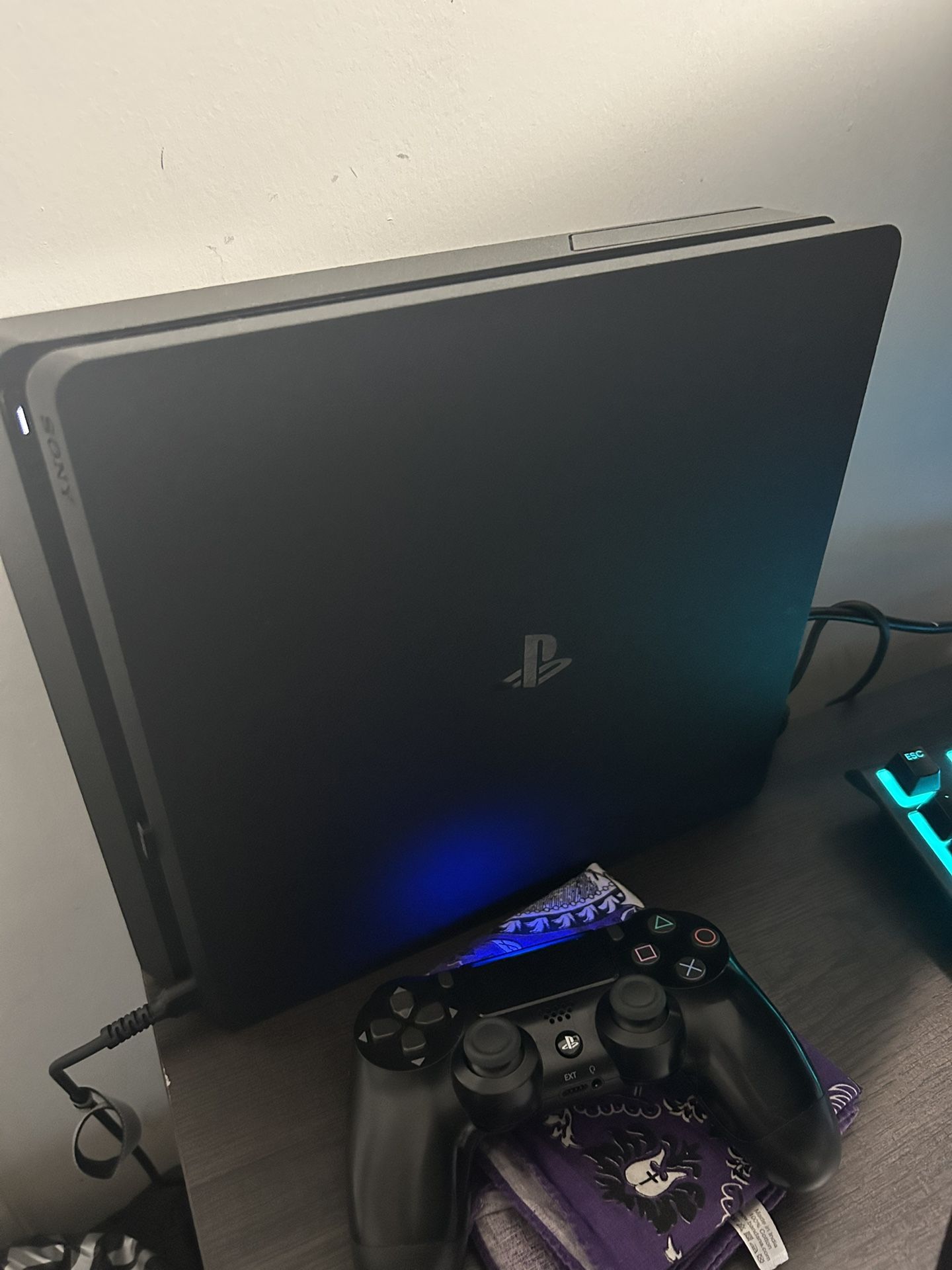 PS4 Slim 1TB + Monitor