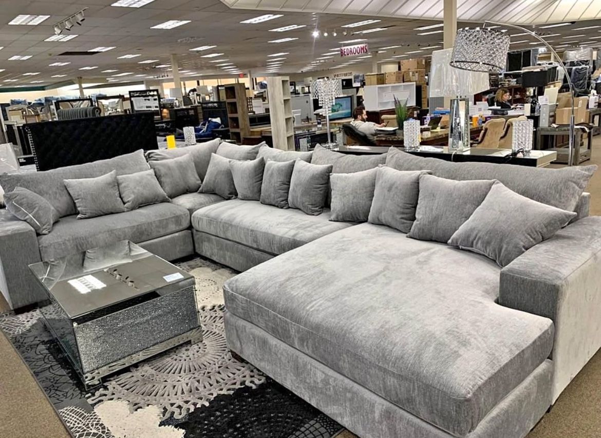 WOW!! BEAUTIFUL SECTIONAL! OVER SIZED LIVING ROOM COUCHES