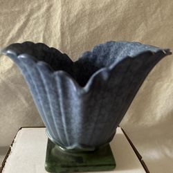 Weller 1930’s Sydonia Art Deco Fan Vase With Green Base – Mottled Matte Violet Blue