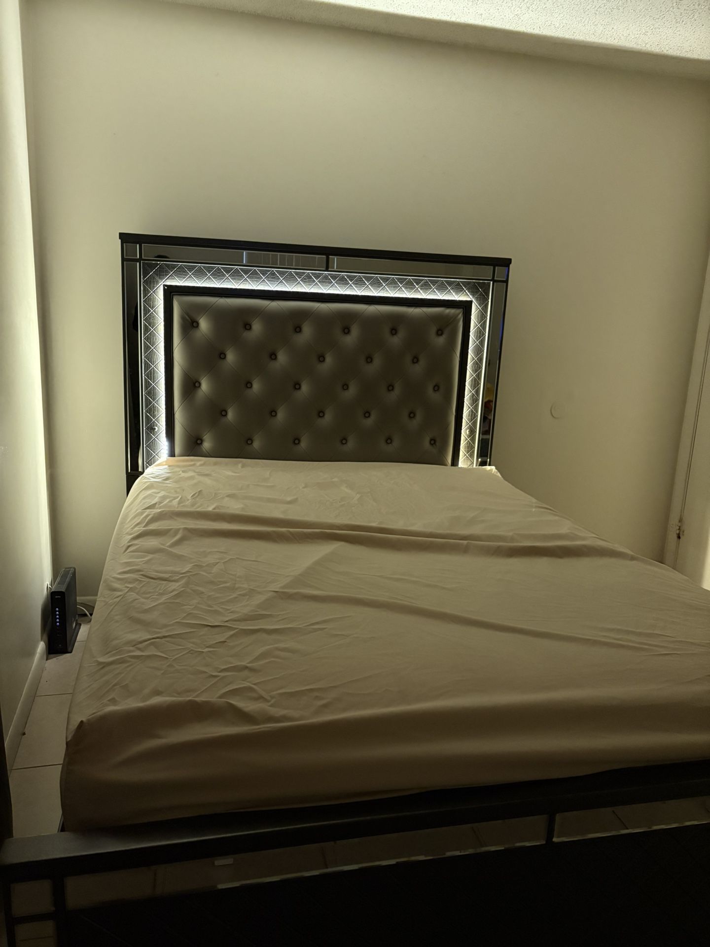 Queen Size Bed W/ Matching Dresser
