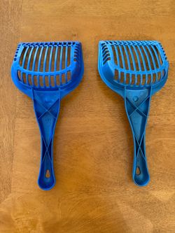 Blue Plastic Litter Scoop - like new. Clean. Sturdy.