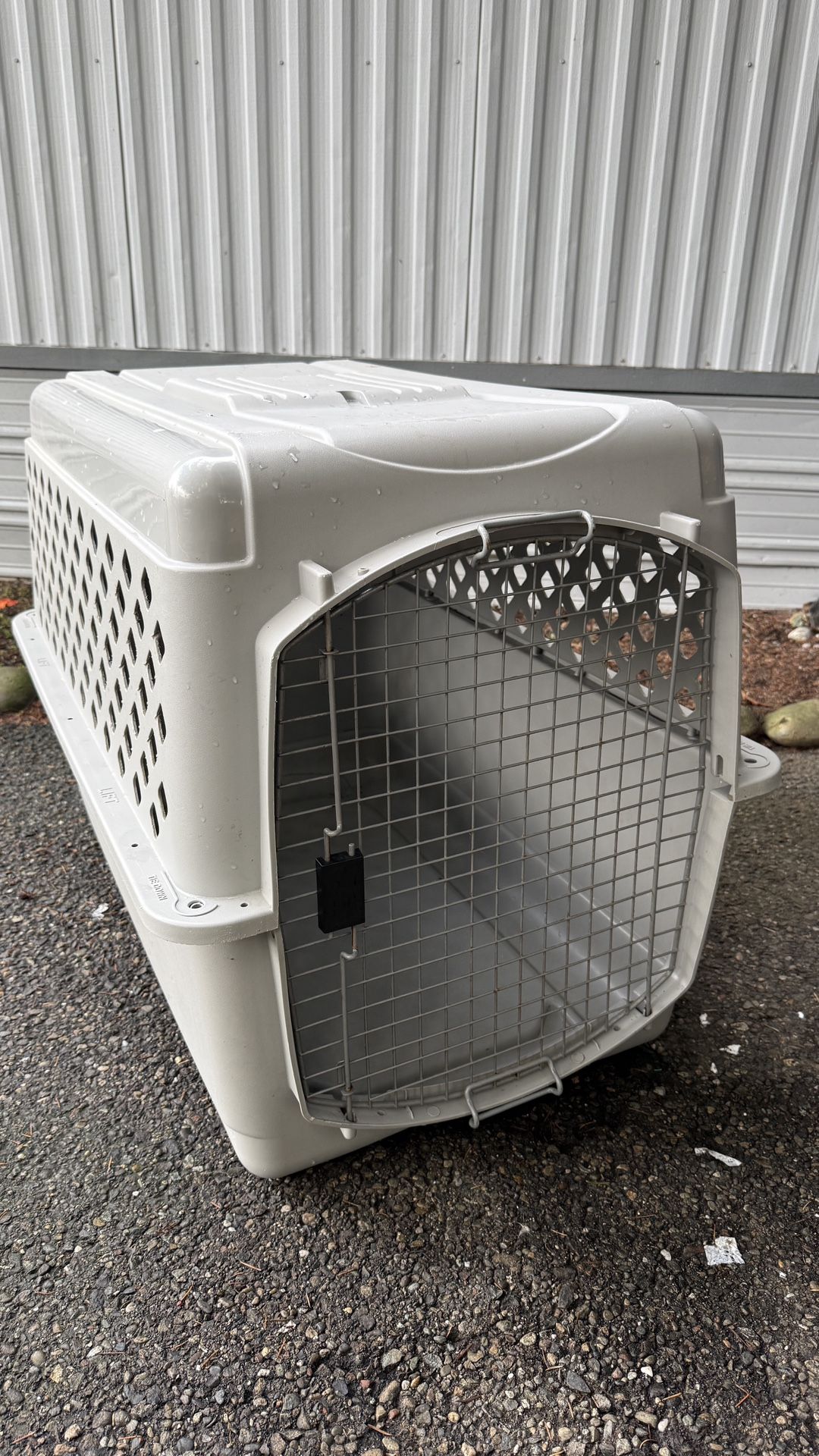 REALLY Large Dog Kennel - $100 - 30 inches tall, 40 inches long, 27 inches wide