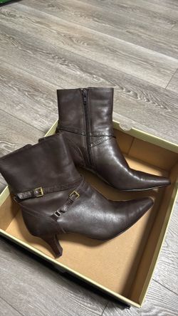 $10 Women’s boots size 7.5 in perfect condition