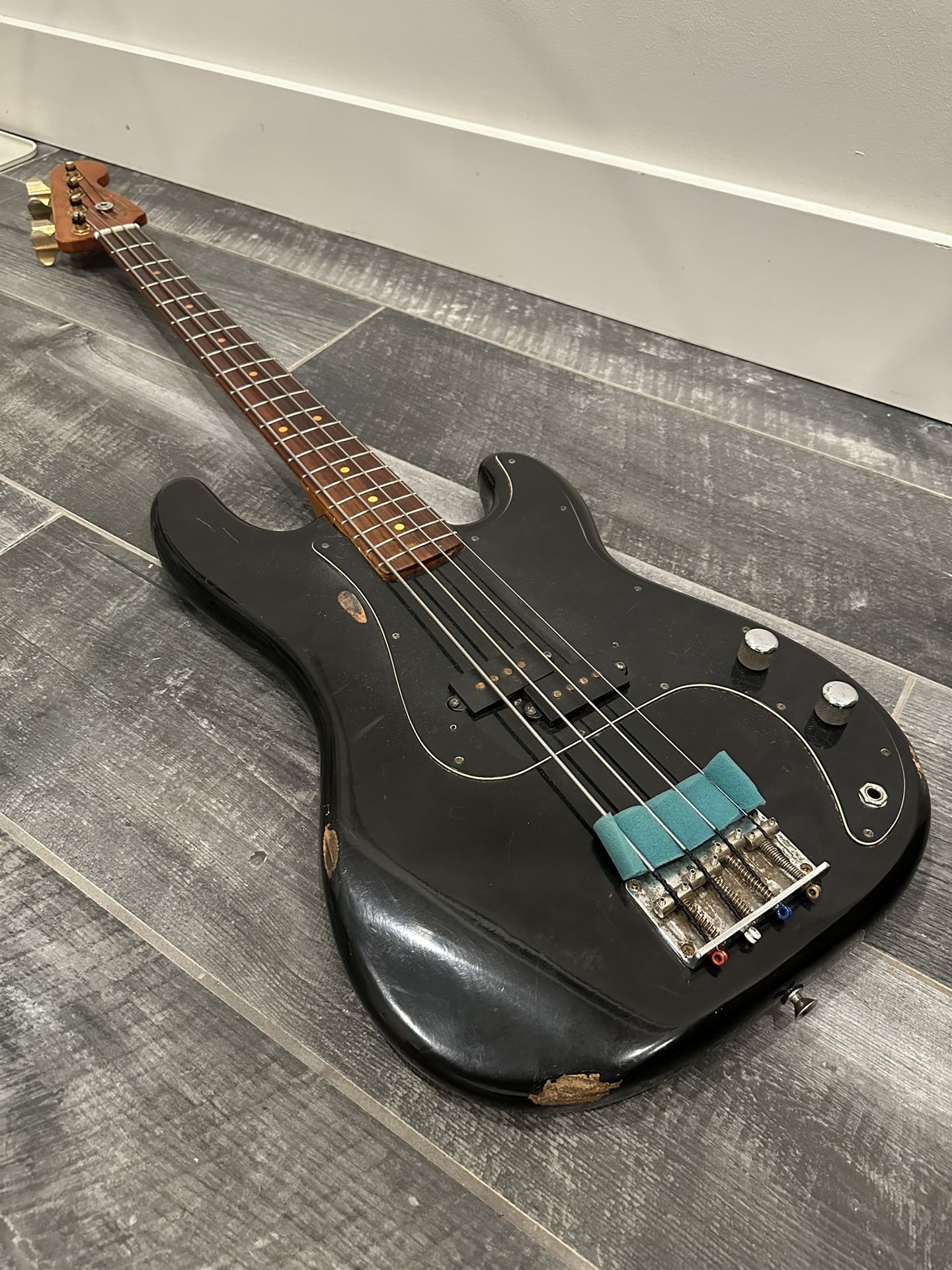Vintage Fender Precision Bass
