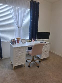 Offices desk and table