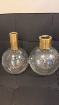2 Vases