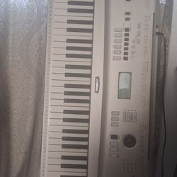 Piano yamaha YPG-235
