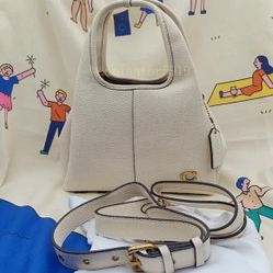 🥰🥰Coach Lana Shoulder Bag 23