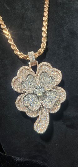 VVS MOISSANITE CUSTOM CLOVER PENDENT