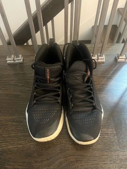 Basketball shoes