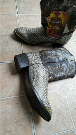 NEW BOY BOOTS SIZE 6