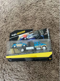 Maisto Design Elite Transport International Durastar Flatbed w/VW Beetle Cabriolet