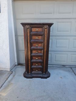 Beautiful 7 Drawer Tall Dresser / Jewelry Dresser