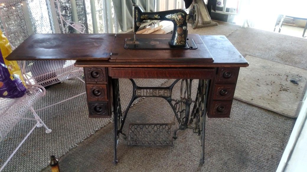 Singer Sewing Table