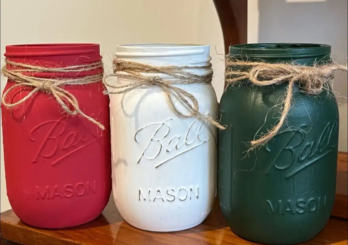 Chalk painted distressed mason jars gift decor - RED WHITE GREEN