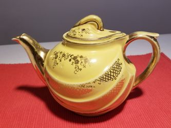 Vintage Hall 0799GL 6 cup teapot