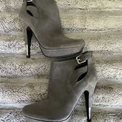 G By Guess Woman’s Gray Boots Size 7