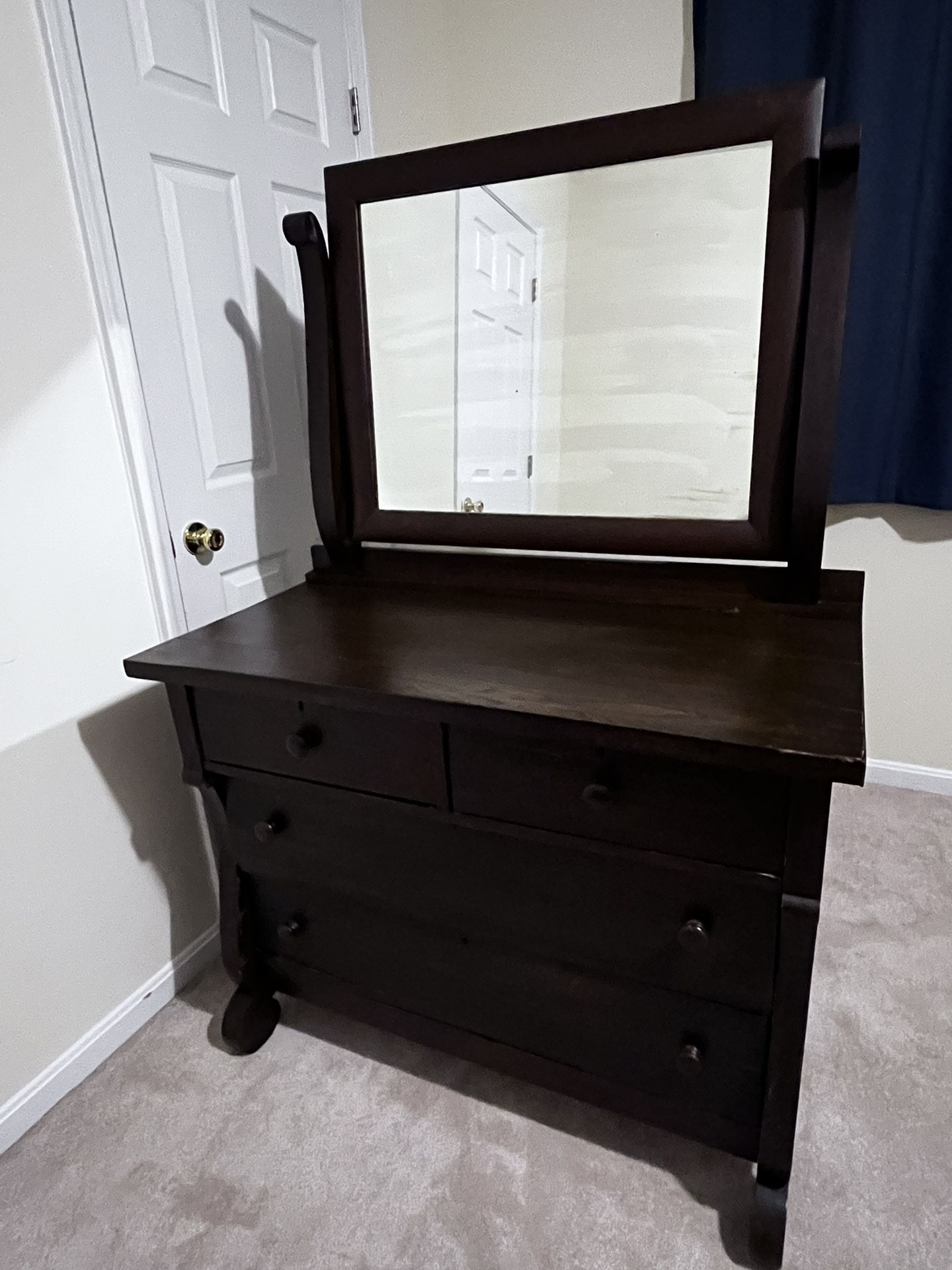 Antique Early-1900s (early 20th Century) Tiger Oak 4-Drawer Dresser with Mirror