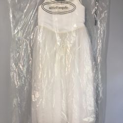 Alfred Angelo flower girl white. size 4D