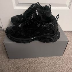 Black balenciaga runners