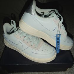 Devin Booker AF1s