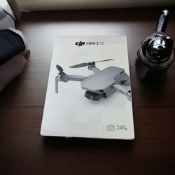 6538899 DJI mini 2 SE drone with remote control Floor Model Display 