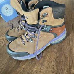 Merrell Women’s Hiking Boots Size 9