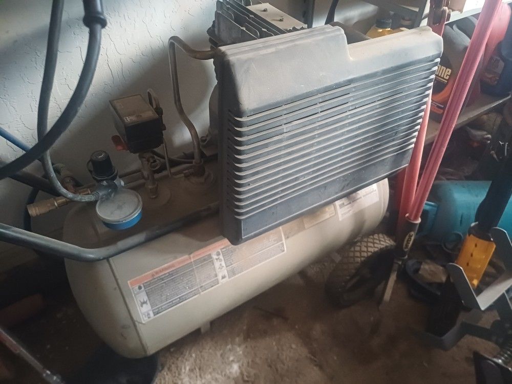 Ingersoll Rand 10.4 CFM compressor 