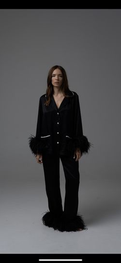 Pajama set with ostrich feathers