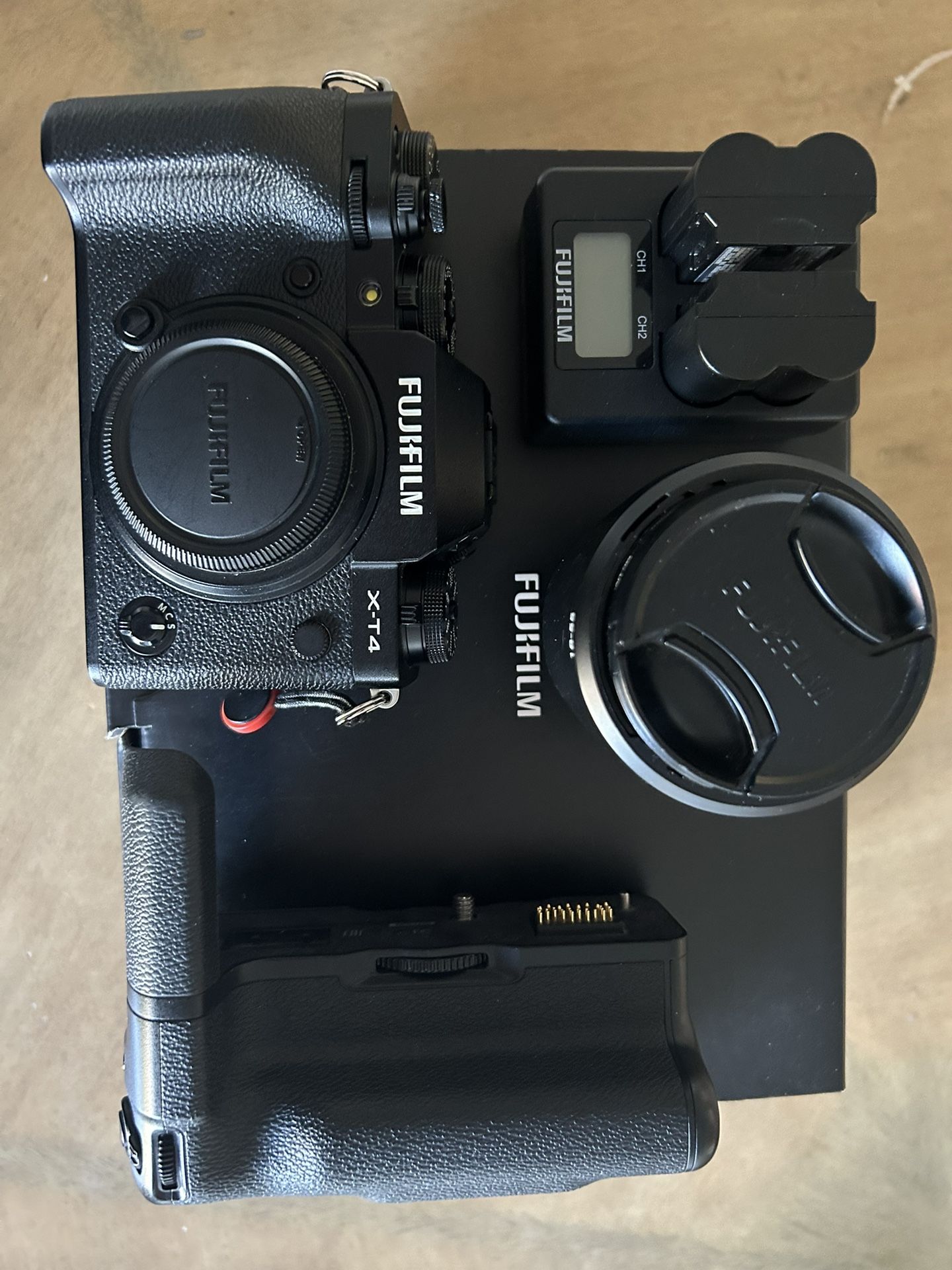 Fujifilm XT-4 Bundle (Original Box)