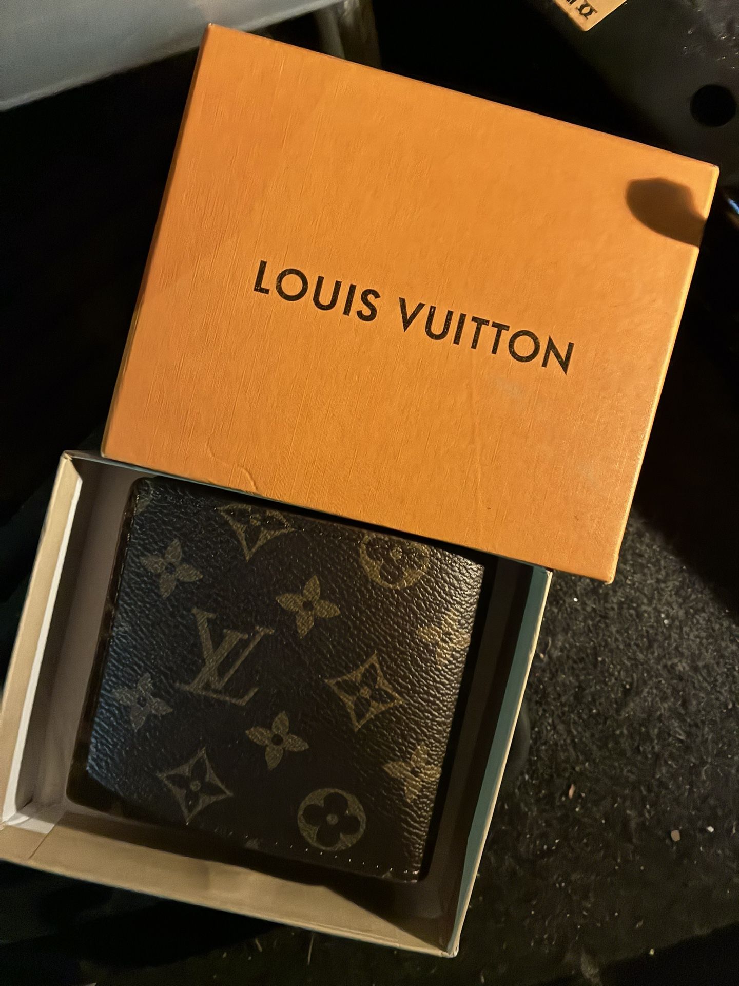 LV Wallet With Box Ask For Pics