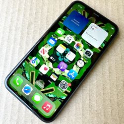 Unlocked - Apple iPhone XR (64 GB) Black - Like New with Charger