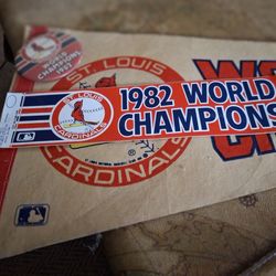 1982 Stl World Series Pennant, Sticker & Pin
