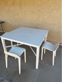 5 Piece Outdoor Dining Table and chairs