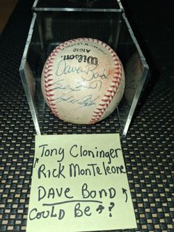 Vintage Autographed baseball.. not sure of the signatures being correct. All sales final.